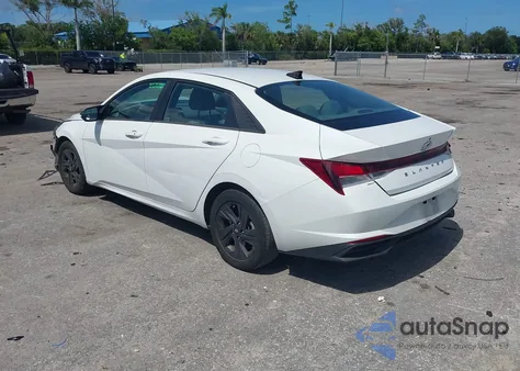 2022 Hyundai Elantra Sel z USA, uszkodzony, nr VIN 5NPLM4AG1NH071643